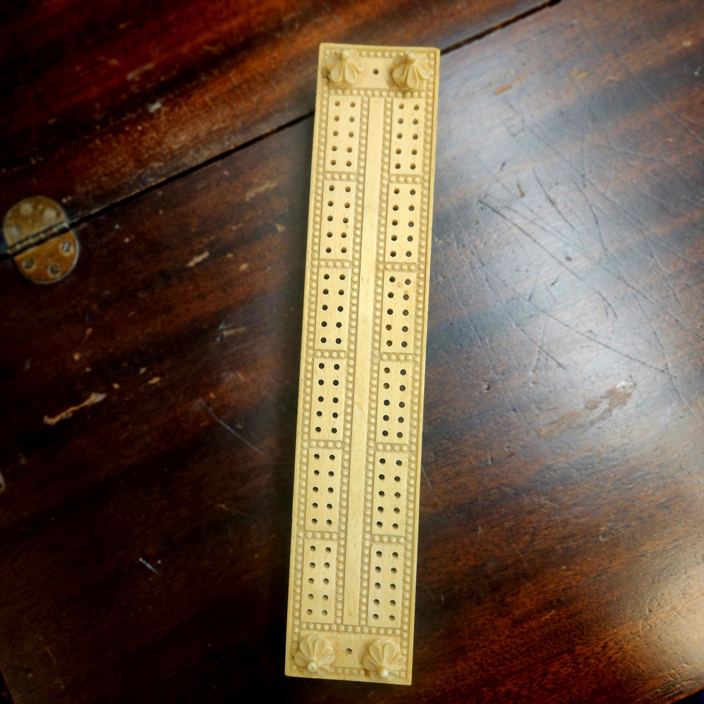 *Extremely Rare* Antique Handcarved Cribbage Board - Picture 2 of 7